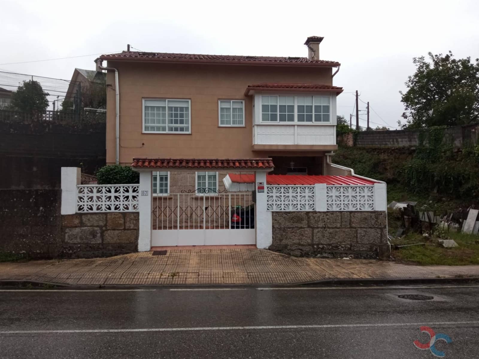 7 bedroom Villa for sale in Pontevedra city - € 375,000 (Ref: 8543558)