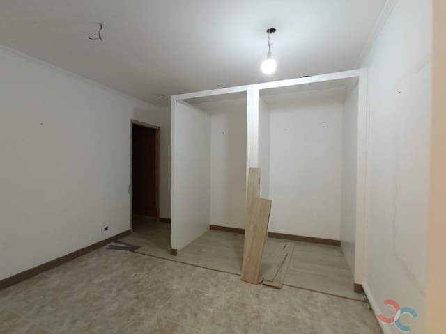 6 Zimmer Gewerbe zu vermieten in Marín - 700 € (Ref: 8737005)