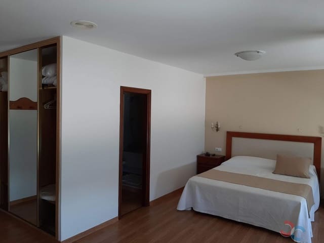 48 bedroom Hotel for sale in Poio - € 3,100,000 (Ref: 9032647)