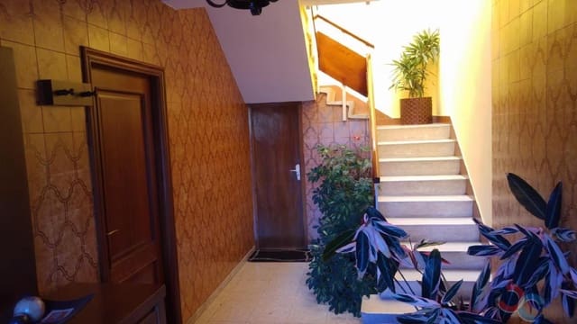 4 bedroom Finca/Country House for sale in Pontevedra city with garage - € 475,000 (Ref: 9098976)