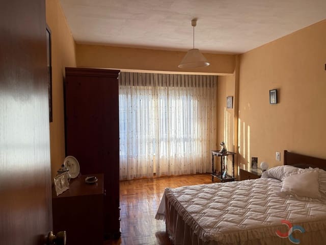 4 soveværelse Lejlighed til salg i Vilagarcía de Arousa - € 160.000 (Ref: 9110152)