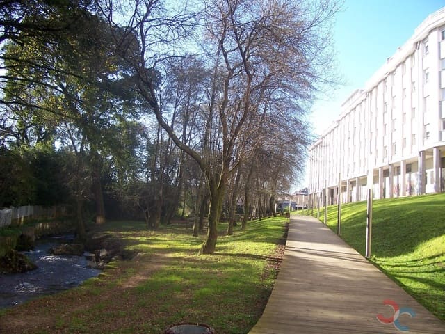 2 bedroom Commercial for sale in Vilagarcía de Arousa - € 230,000 (Ref: 9110154)