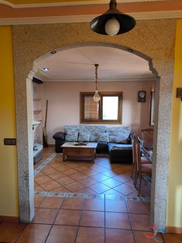 4 bedroom Villa for sale in Redondela with pool garage - € 400,000 (Ref: 9348735)