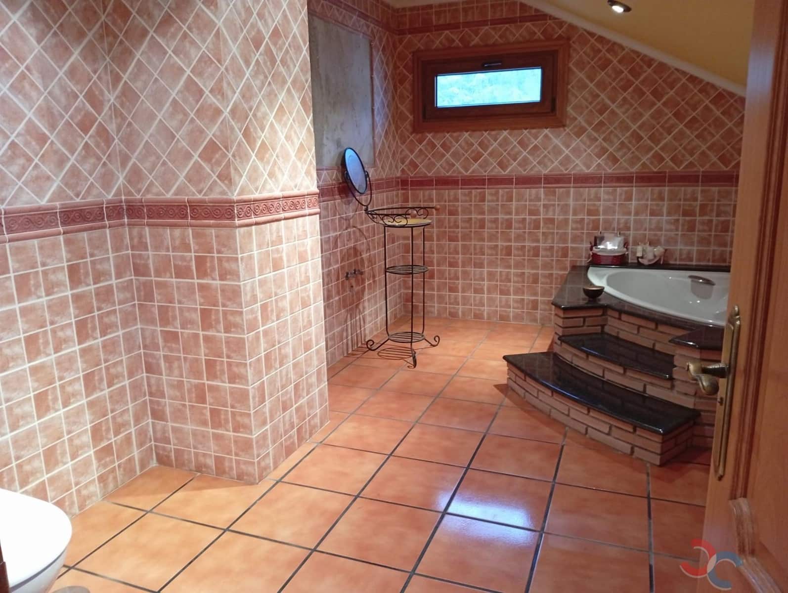 4 quarto Moradia para venda em Redondela com piscina garagem - 400 000 € (Ref: 9348735)
