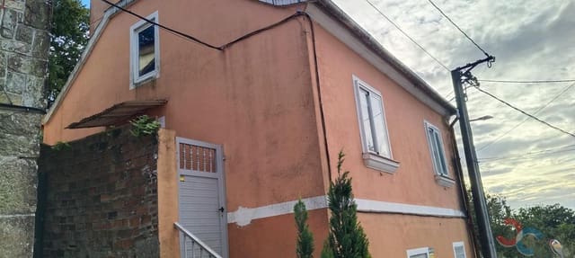 3 bedroom Villa for sale in Pontevedra city with garage - € 200,000 (Ref: 9367217)