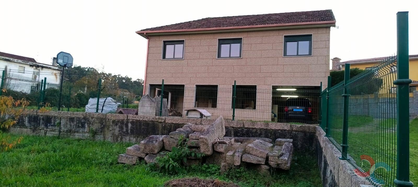 4 bedroom Finca/Country House for sale in Pontevedra city - € 275,000 (Ref: 9400224)