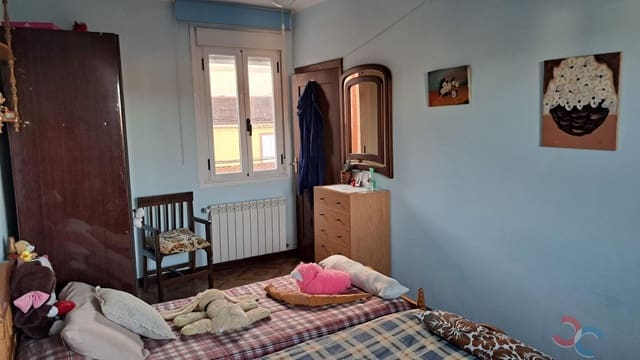 4 slaapkamer Villa te koop in Pontevedra stad - € 175.000 (Ref: 9646309)