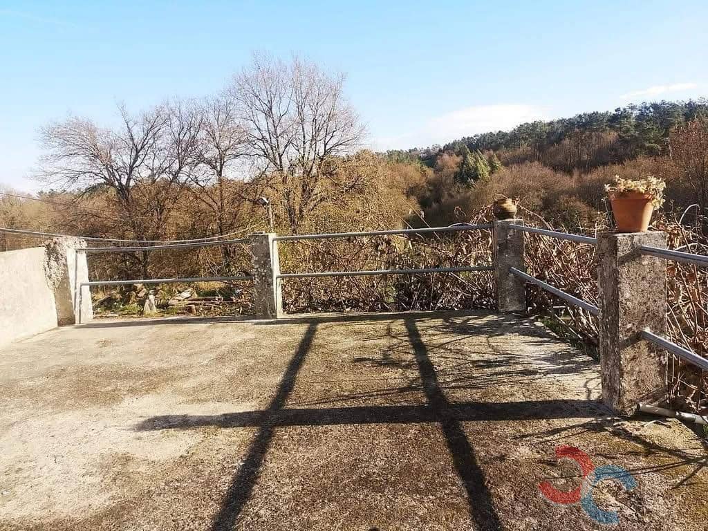 5 bedroom Finca/Country House for sale in Carballedo with garage - € 150,000 (Ref: 9743221)