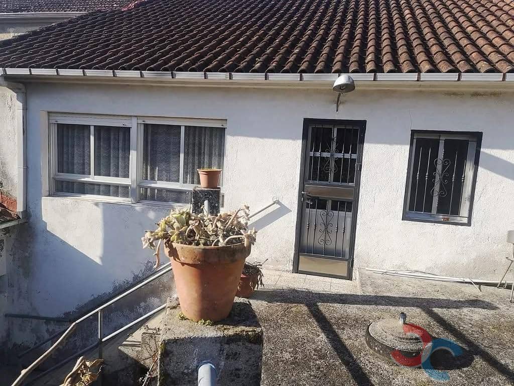 5 bedroom Finca/Country House for sale in Carballedo with garage - € 150,000 (Ref: 9743221)