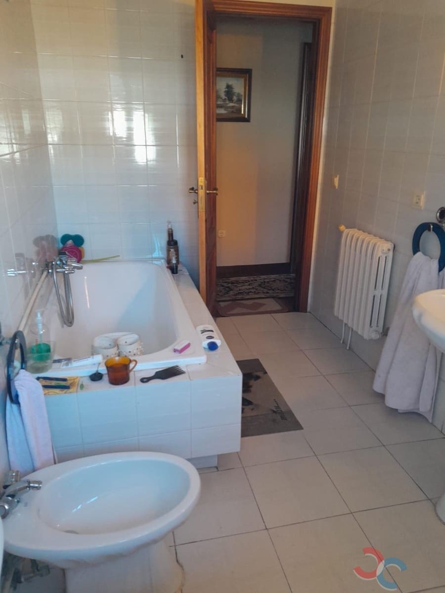 3 makuuhuone Huvila myytävänä paikassa Xeve mukana 
autotalli - 360 000 € (Ref: 9758211)