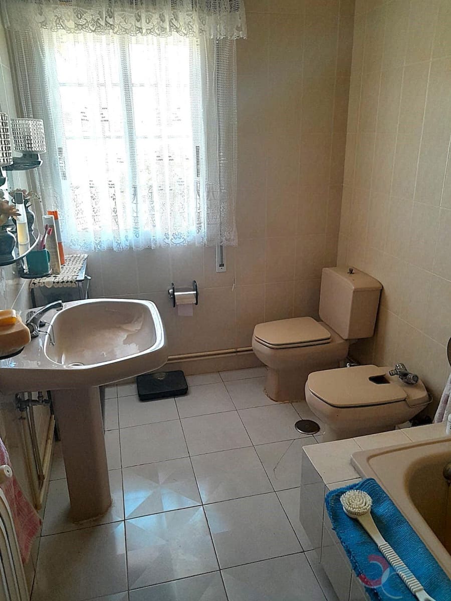 3 makuuhuone Huvila myytävänä paikassa Xeve mukana 
autotalli - 360 000 € (Ref: 9758211)