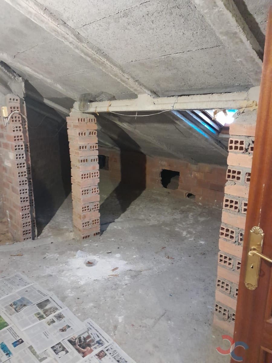 3 makuuhuone Huvila myytävänä paikassa Xeve mukana 
autotalli - 360 000 € (Ref: 9758211)