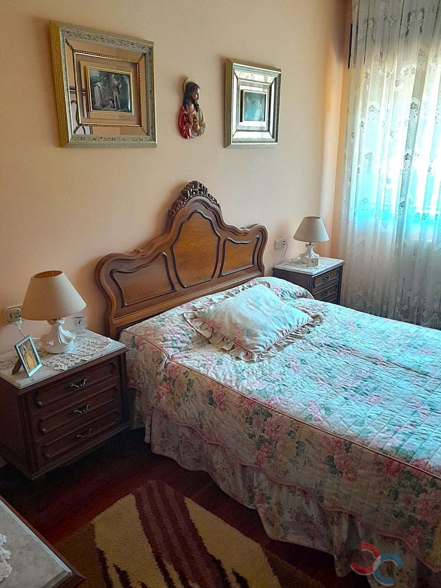 3 makuuhuone Huvila myytävänä paikassa Xeve mukana 
autotalli - 360 000 € (Ref: 9758211)