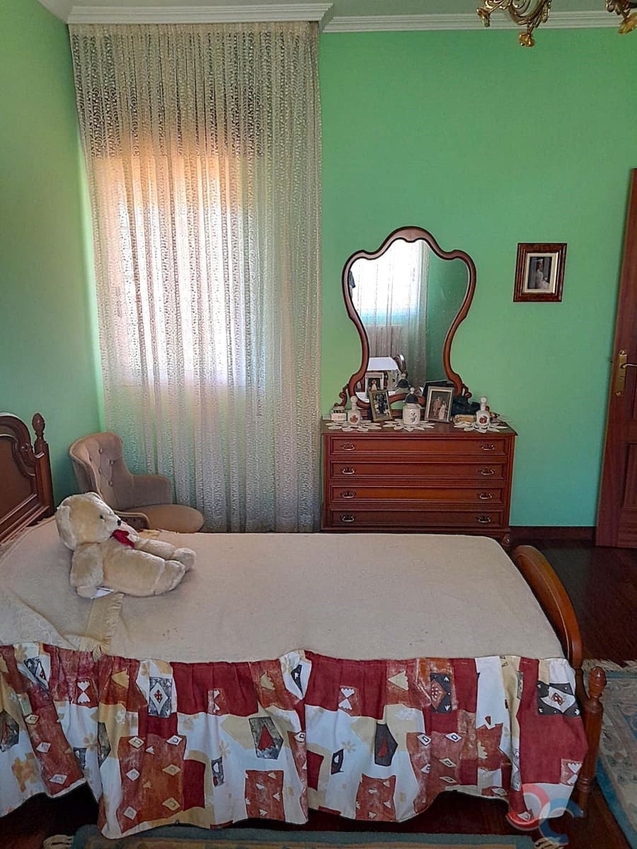 3 makuuhuone Huvila myytävänä paikassa Xeve mukana 
autotalli - 360 000 € (Ref: 9758211)