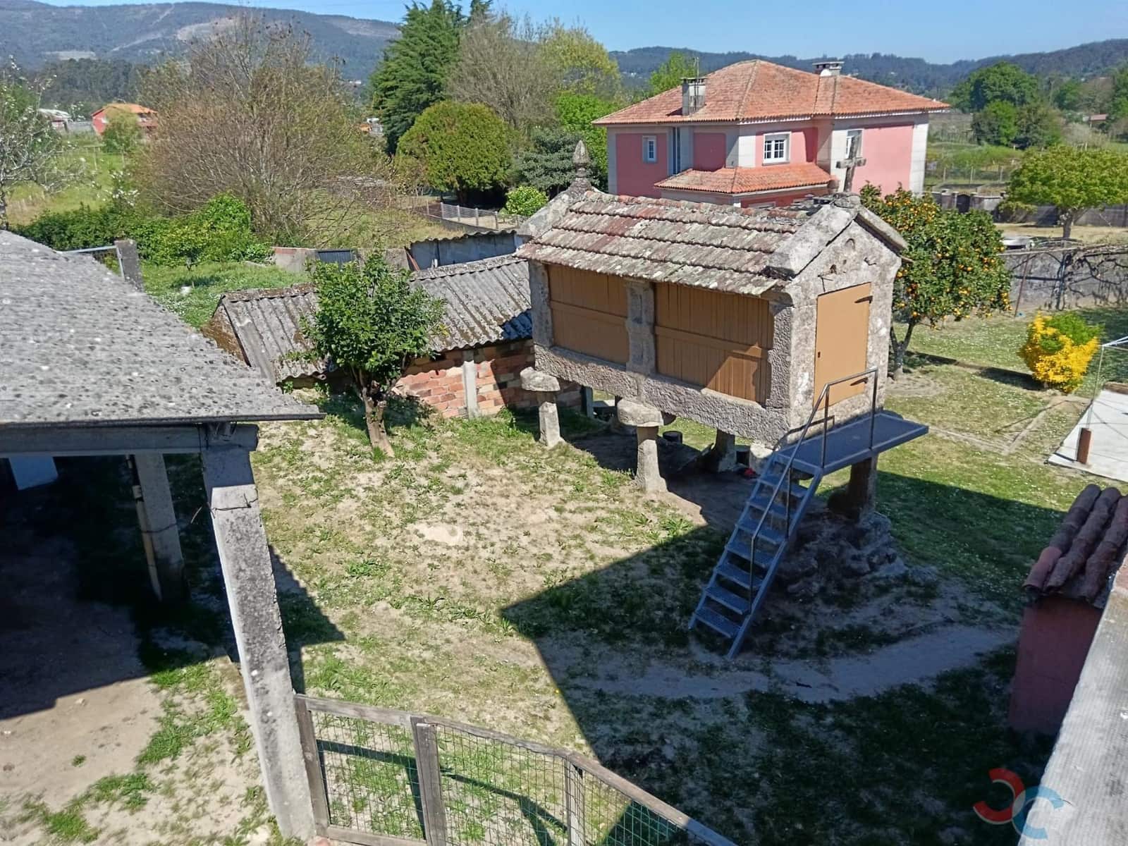 4 soveværelse Finca/Landehus til salg i Pontevedra by med garage - € 350.000 (Ref: 9830407)