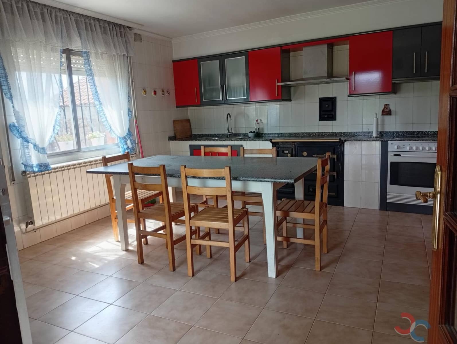 4 bedroom Finca/Country House for sale in Pontevedra city with garage - € 350,000 (Ref: 9830407)