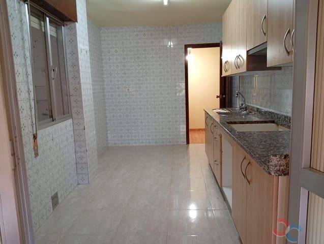 Piso de 3 habitaciones en Marín en venta - 120.000 € (Ref: 9892518)