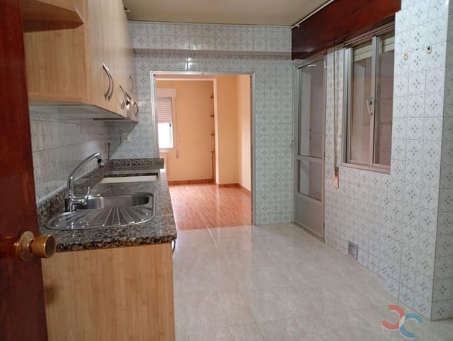 Piso de 3 habitaciones en Marín en venta - 120.000 € (Ref: 9892518)