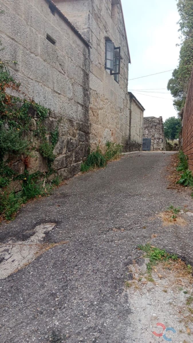 3 bedroom Townhouse for sale in Ponte-Caldelas - € 80,000 (Ref: 9927593)
