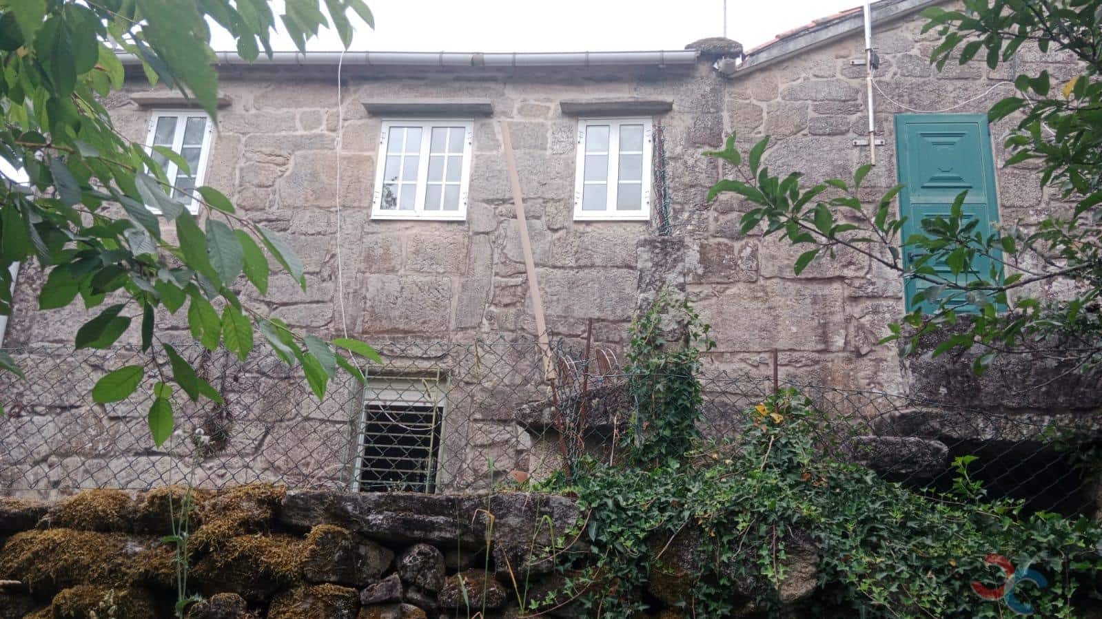 3 bedroom Townhouse for sale in Ponte-Caldelas - € 80,000 (Ref: 9927593)