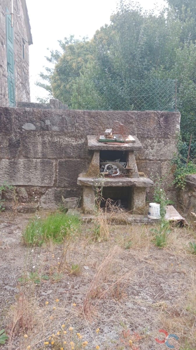 3 bedroom Townhouse for sale in Ponte-Caldelas - € 80,000 (Ref: 9927593)