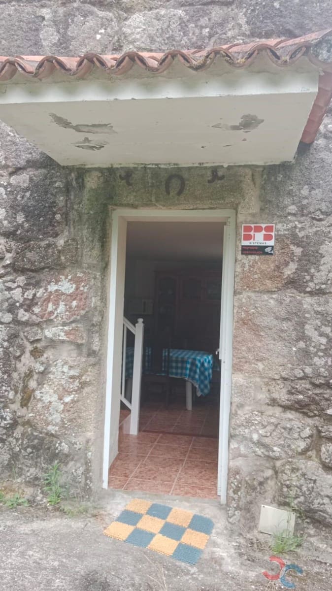 3 bedroom Townhouse for sale in Ponte-Caldelas - € 80,000 (Ref: 9927593)