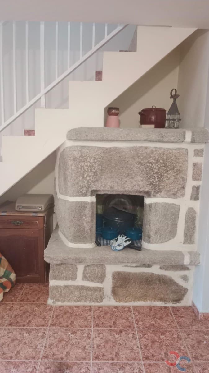 3 bedroom Townhouse for sale in Ponte-Caldelas - € 80,000 (Ref: 9927593)
