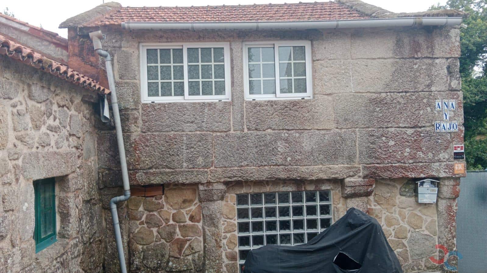 3 bedroom Townhouse for sale in Ponte-Caldelas - € 80,000 (Ref: 9927593)
