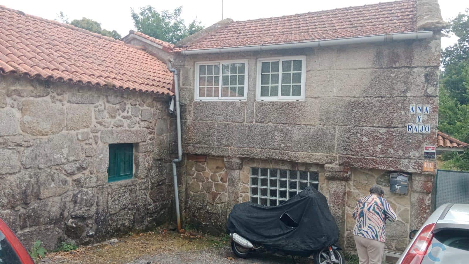 3 bedroom Townhouse for sale in Ponte-Caldelas - € 80,000 (Ref: 9927593)