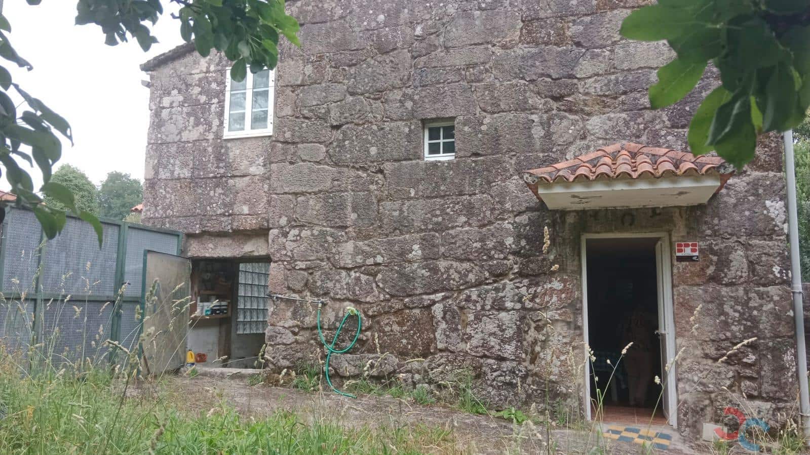 3 bedroom Townhouse for sale in Ponte-Caldelas - € 80,000 (Ref: 9927593)
