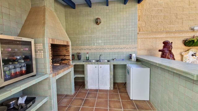 5 bedroom Villa for sale in Benidorm with pool garage - € 795,000 (Ref: 10023527)