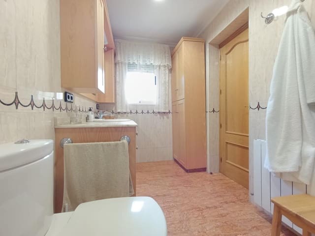 4 bedroom Villa for sale in Ibi with pool - € 325,000 (Ref: 9383714)