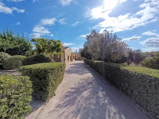 4 bedroom Villa for sale in Ibi with pool - € 325,000 (Ref: 9383714)