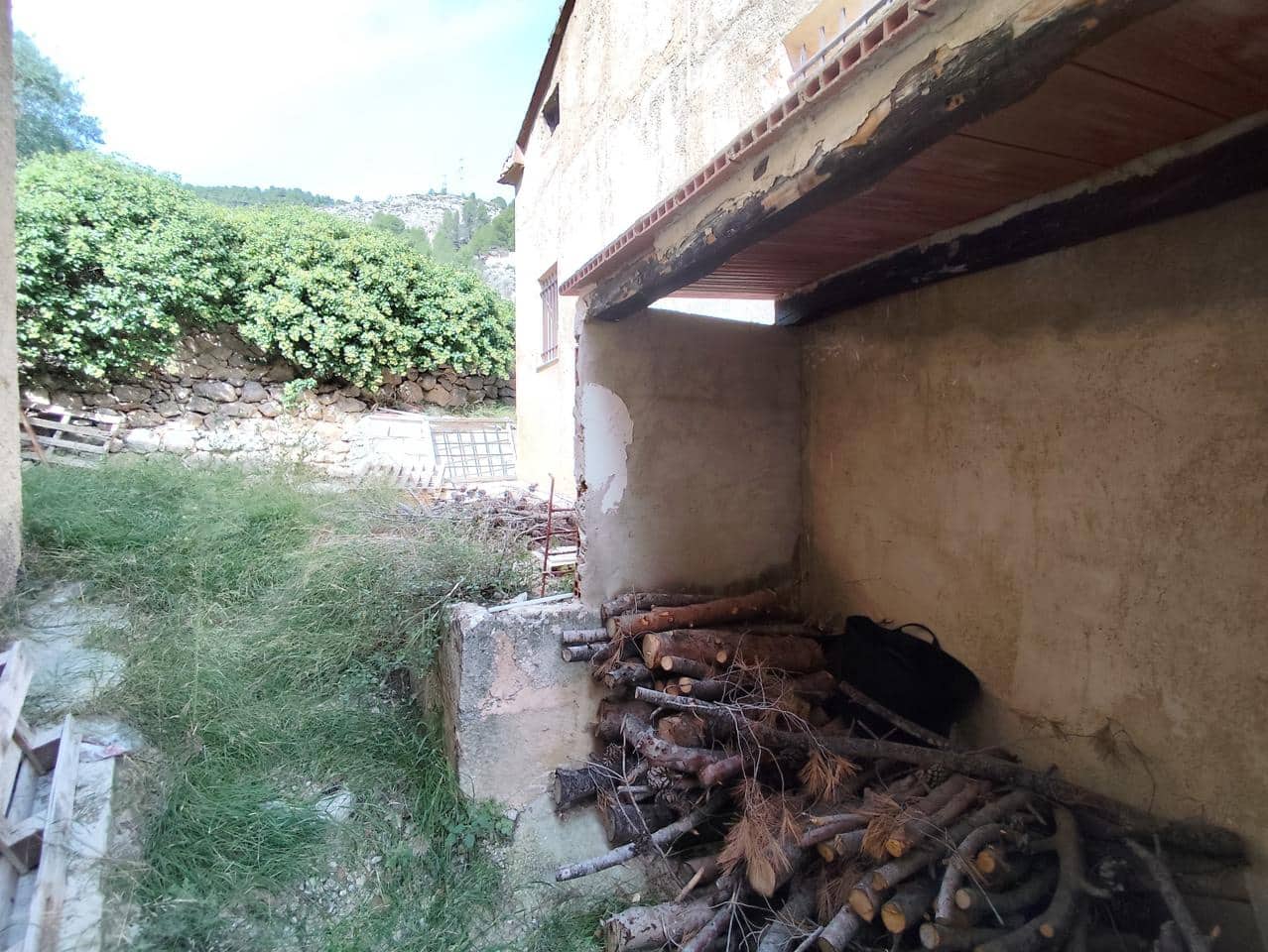 6 bedroom Villa for sale in Alcoy / Alcoi - € 215,000 (Ref: 9428754)