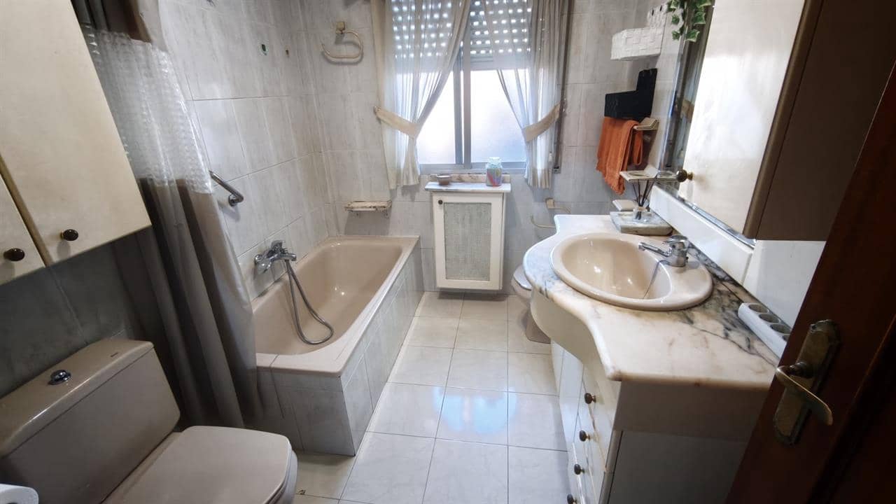 4 bedroom Apartment for sale in A Estrada - € 160,000 (Ref: 10166275)