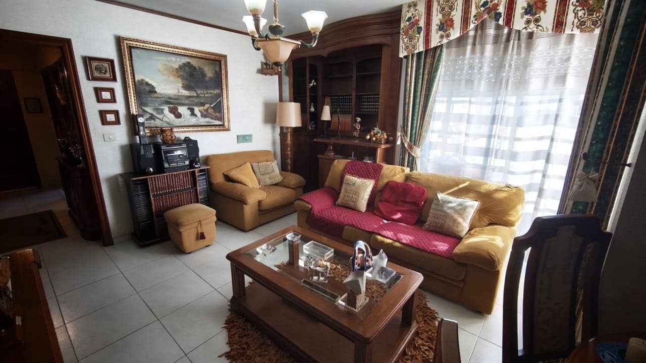 4 bedroom Apartment for sale in A Estrada - € 160,000 (Ref: 10166275)