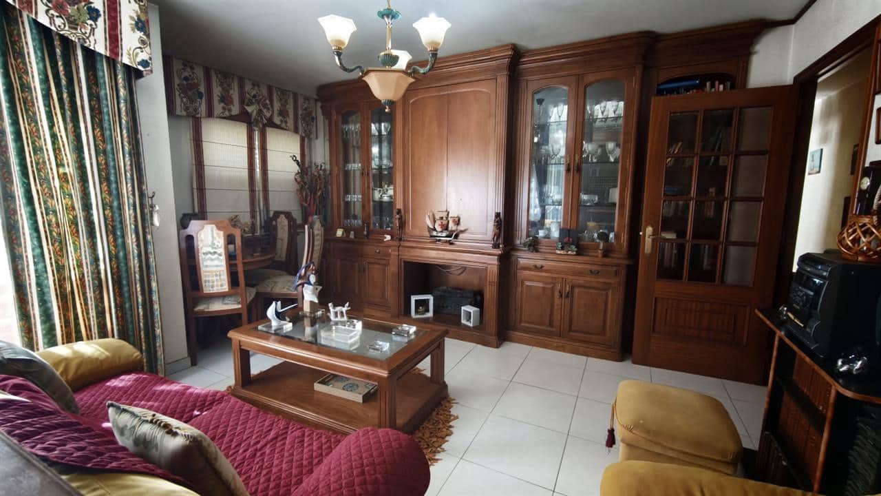 4 bedroom Apartment for sale in A Estrada - € 160,000 (Ref: 10166275)
