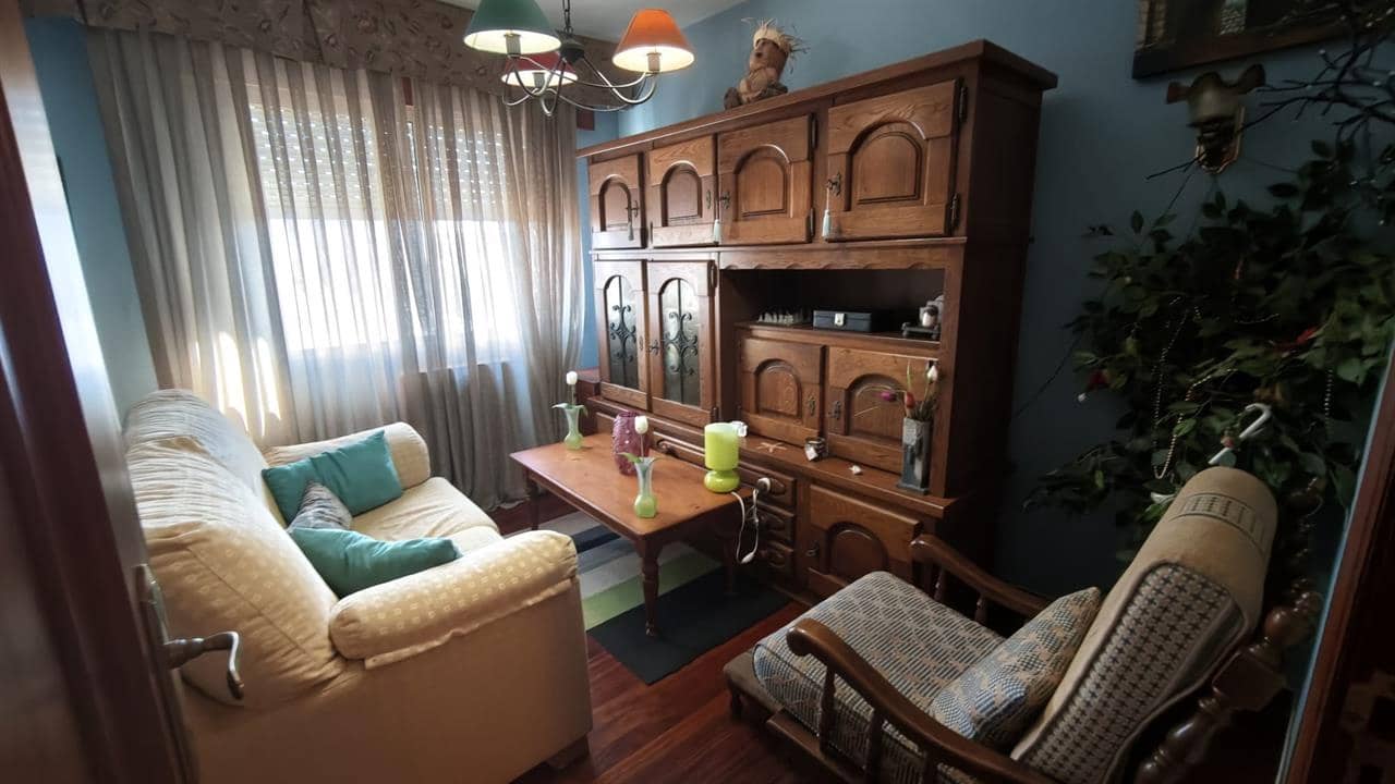 4 bedroom Apartment for sale in A Estrada - € 160,000 (Ref: 10166275)