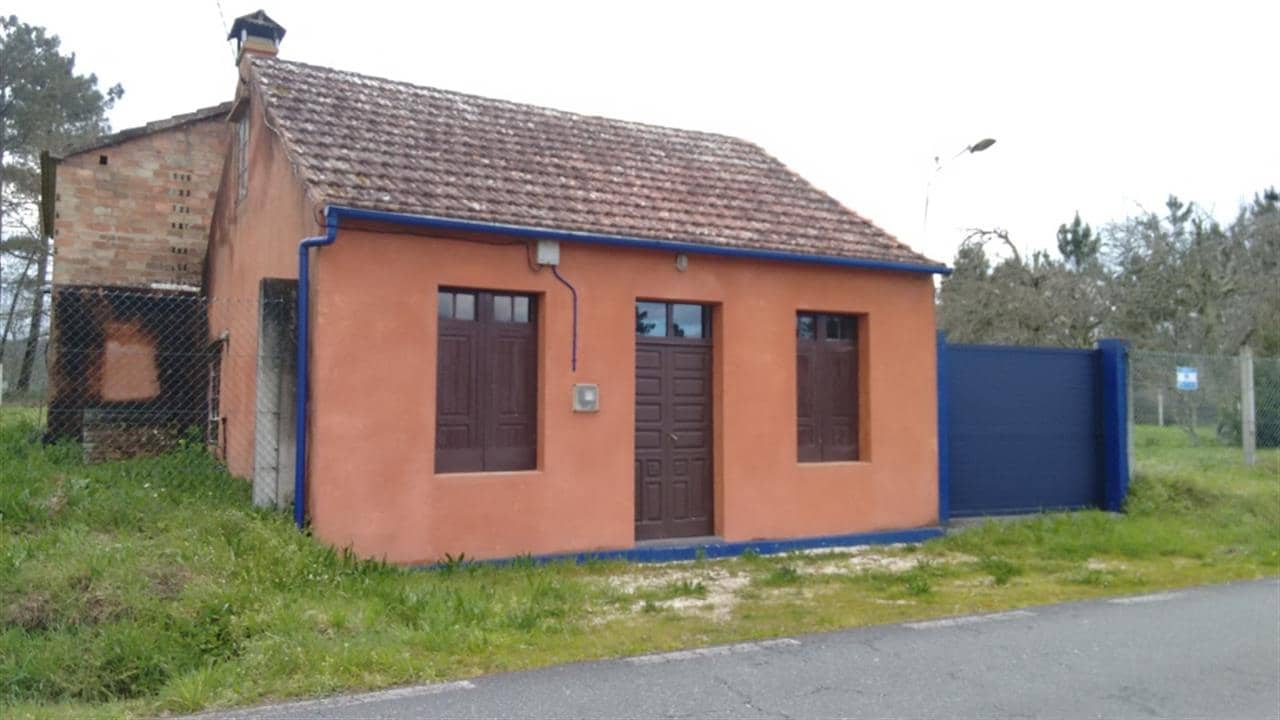 2 bedroom Townhouse for sale in A Estrada - € 80,000 (Ref: 5126696)