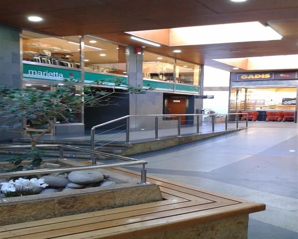 Commercieel te huur in A Estrada - € 350 (Ref: 5126704)