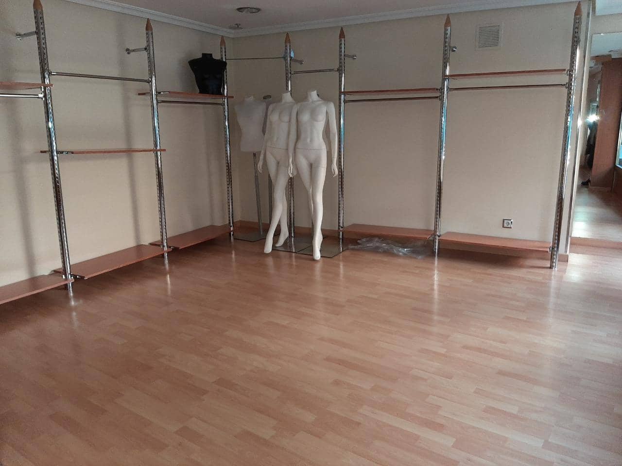 Commercial for rent in A Estrada - € 350 (Ref: 5126704)