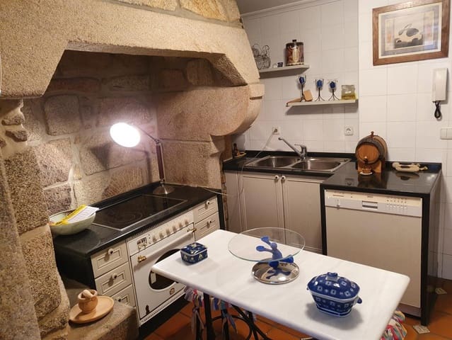 4 bedroom Townhouse for sale in Cuntis - € 230,000 (Ref: 6610874)