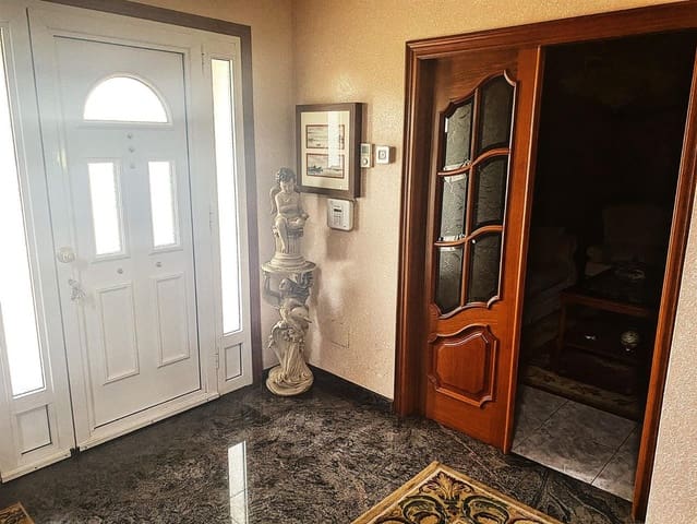 5 bedroom Townhouse for sale in Caldas de Reis - € 390,000 (Ref: 8307204)