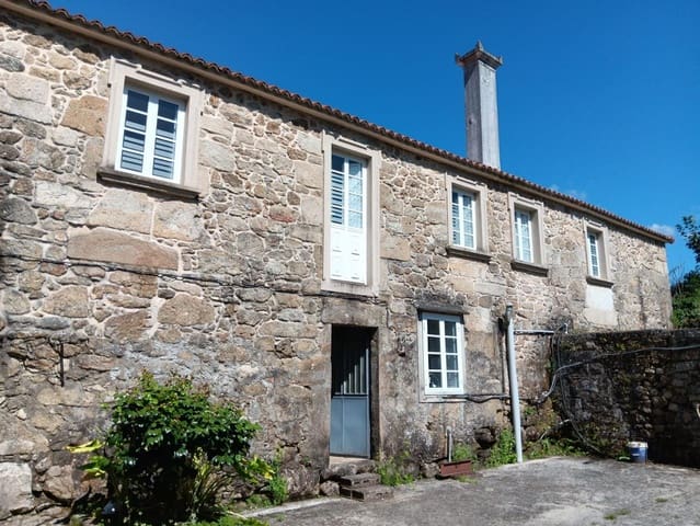 4 bedroom Townhouse for sale in A Estrada - € 150,000 (Ref: 8436935)