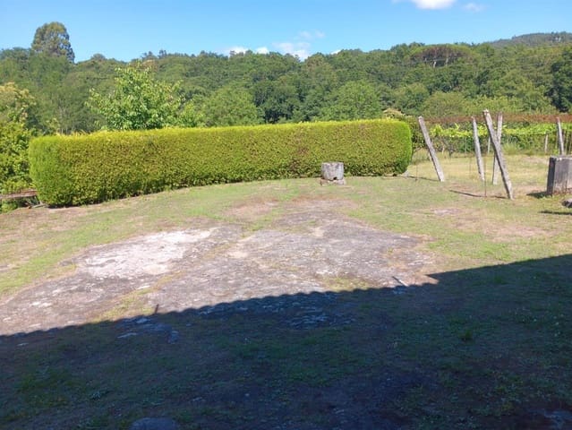 4 bedroom Townhouse for sale in A Estrada - € 150,000 (Ref: 8436935)