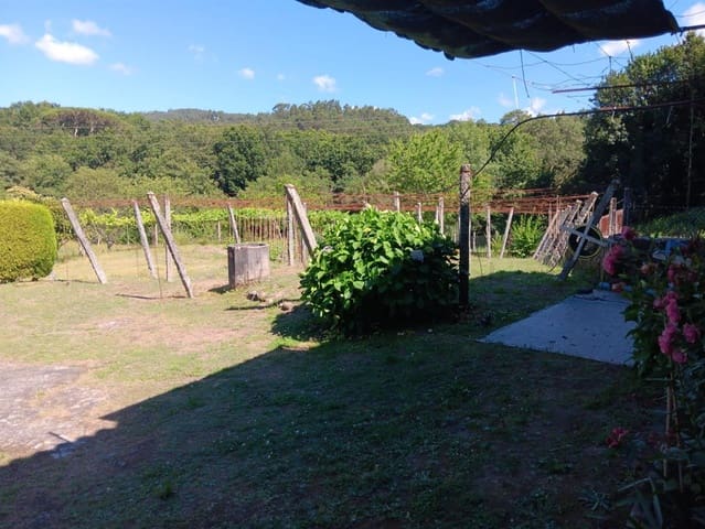 4 bedroom Townhouse for sale in A Estrada - € 150,000 (Ref: 8436935)