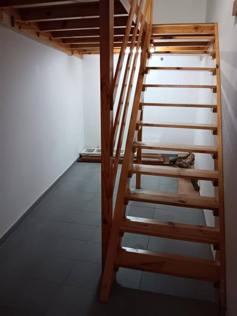 Commercieel te huur in A Estrada - € 550 (Ref: 9344591)