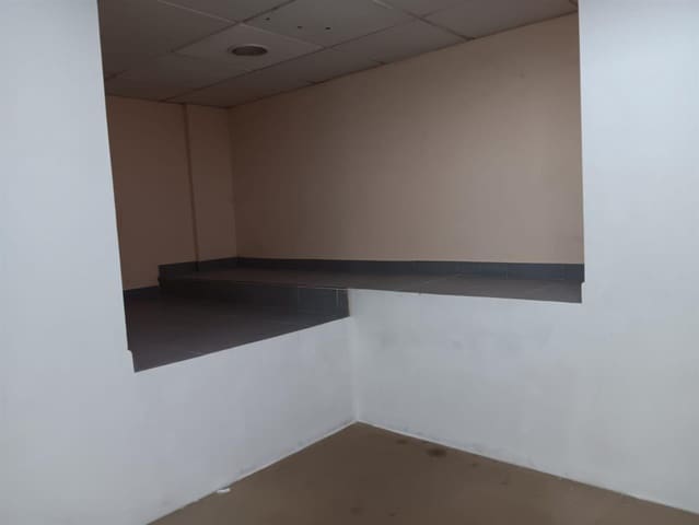 Komercyjne do wynajęcia w A Estrada - 550 € (Ref: 9344591)