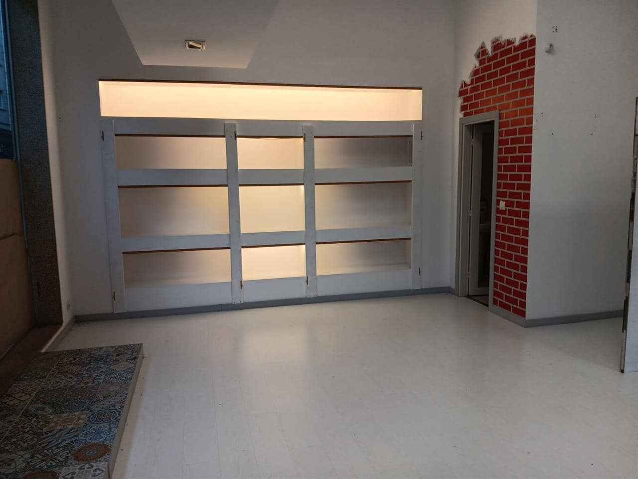 Commercieel te huur in A Estrada - € 550 (Ref: 9344591)