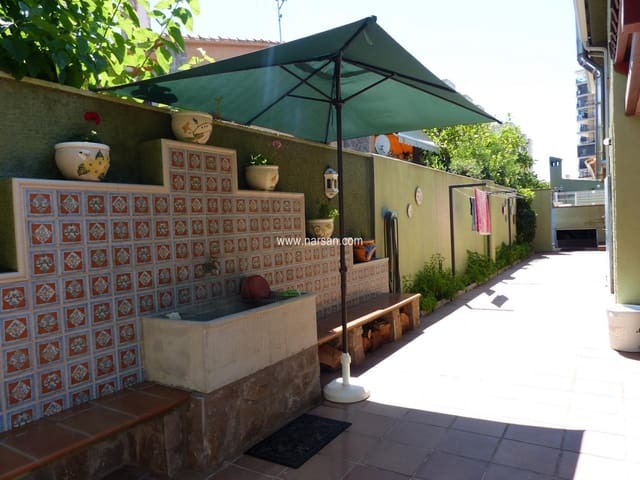 4 slaapkamer Villa te koop in Benicàssim met zwembad garage - € 540.000 (Ref: 7986576)